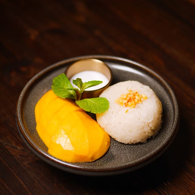 Mango With Sweet Sticky Rice.